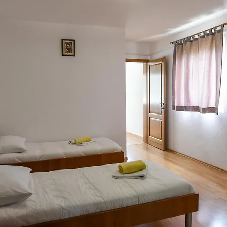Guest house And Mara I Pavo *